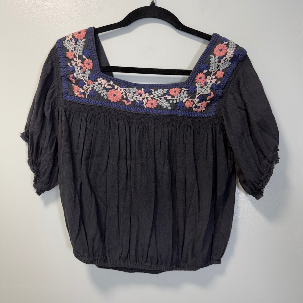 American Eagle Outfitters Black Floral Embroidered Boho Peasant‎ Top Small